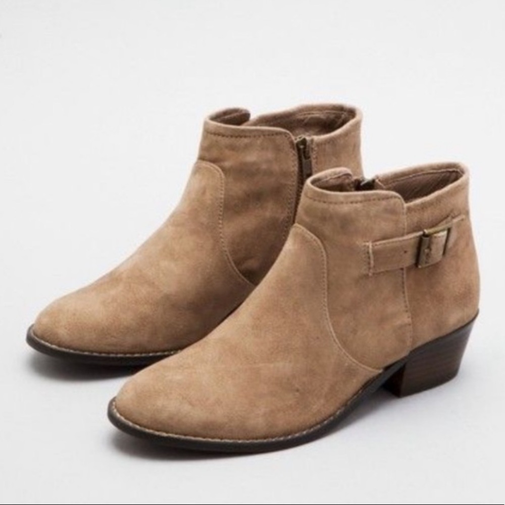 Steve Madden Prizzze Tan Suede Ankle Bootie